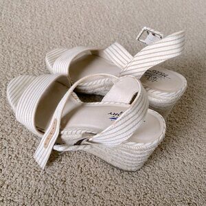 Life Stride Women’s Wedge Heel Sandals Tan with Cream Stripes Size 8.5